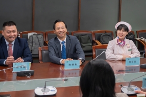 世界運動醫學大師Petersen教授廣東省中醫院完美日記